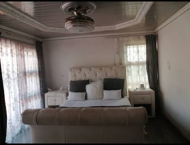4 BEDROOM HOUSE FOR SALE IN TLHABANE WEST